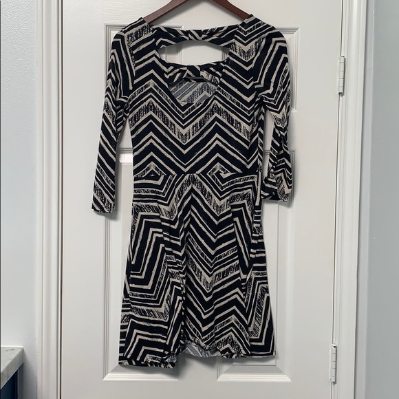 Black and white mid dress - Picture 2 of 3